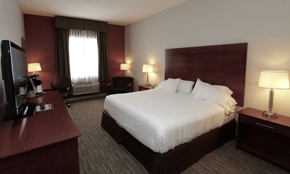 Holiday Inn Express Hotel & Suites 1000 Islands - Gananoque By Ihg Exterior foto