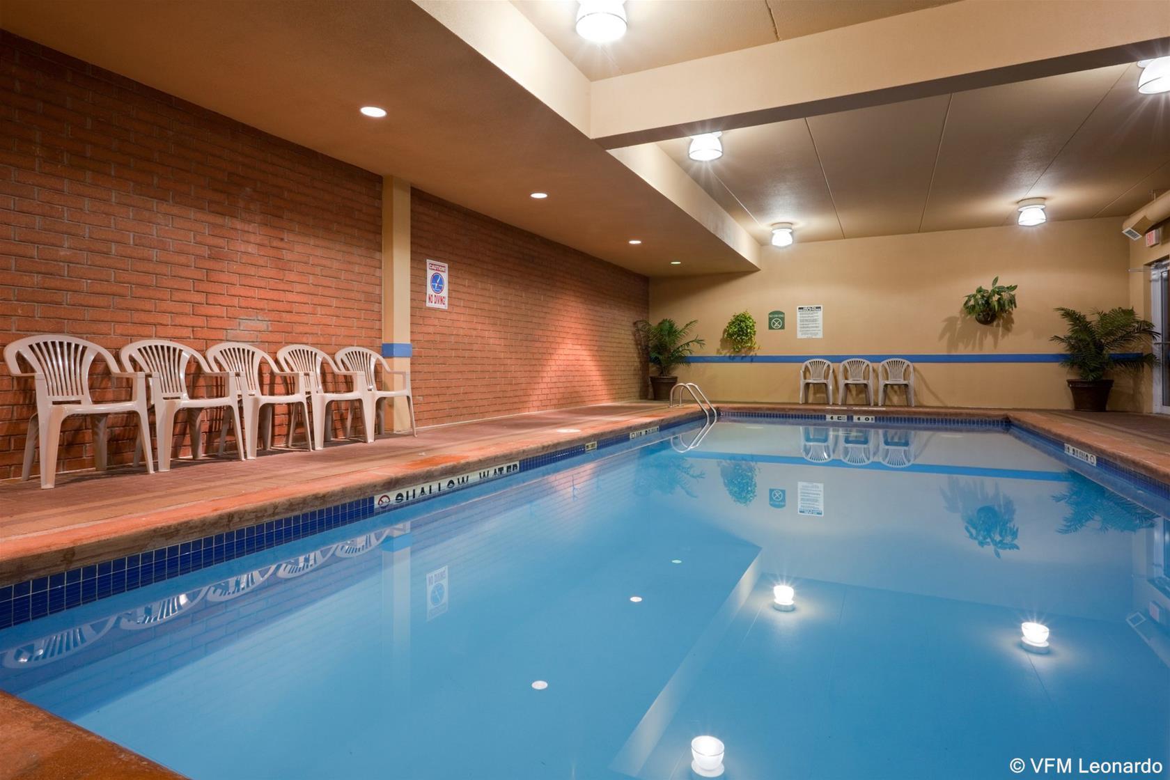 Holiday Inn Express Hotel & Suites 1000 Islands - Gananoque By Ihg Exterior foto