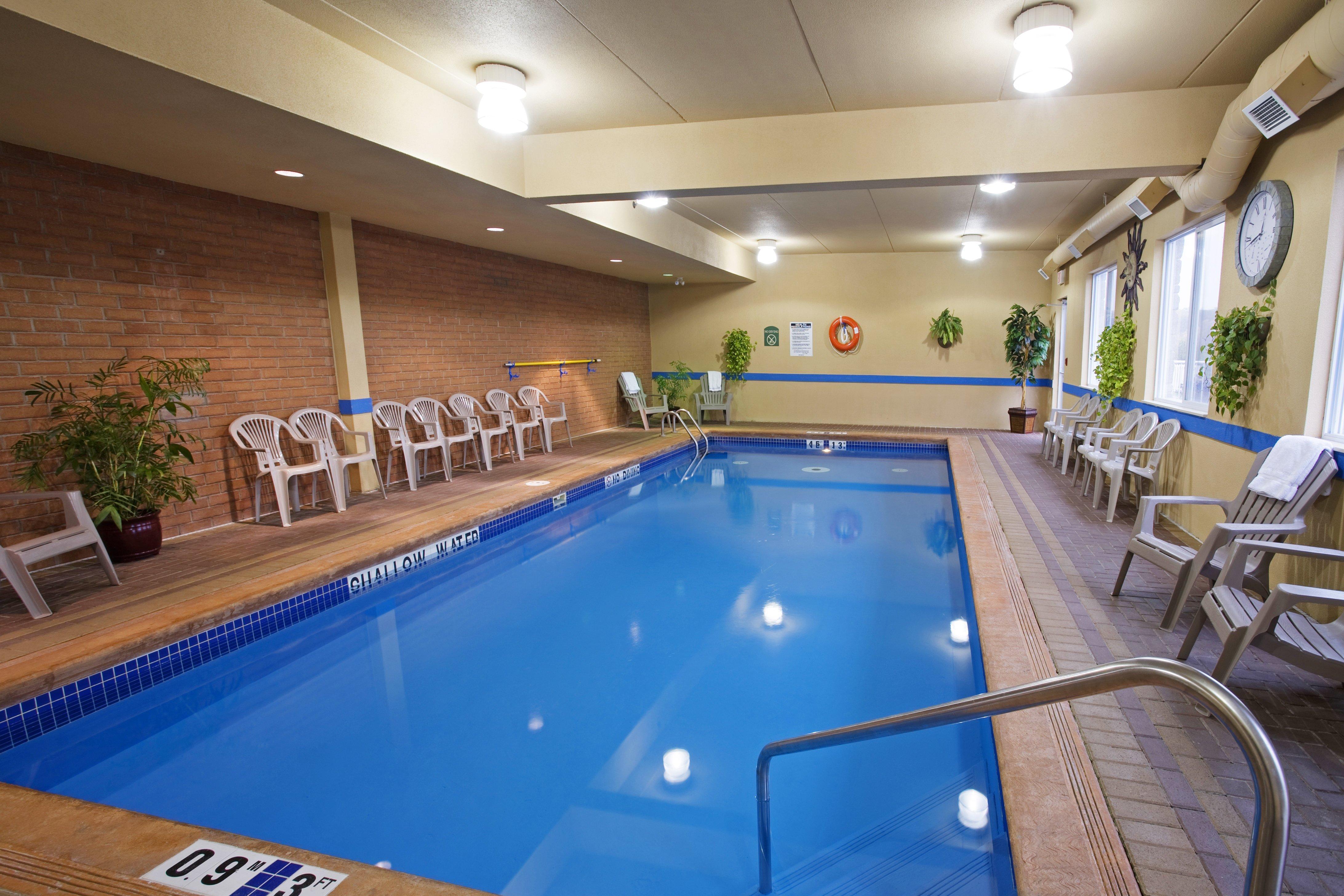 Holiday Inn Express Hotel & Suites 1000 Islands - Gananoque By Ihg Exterior foto