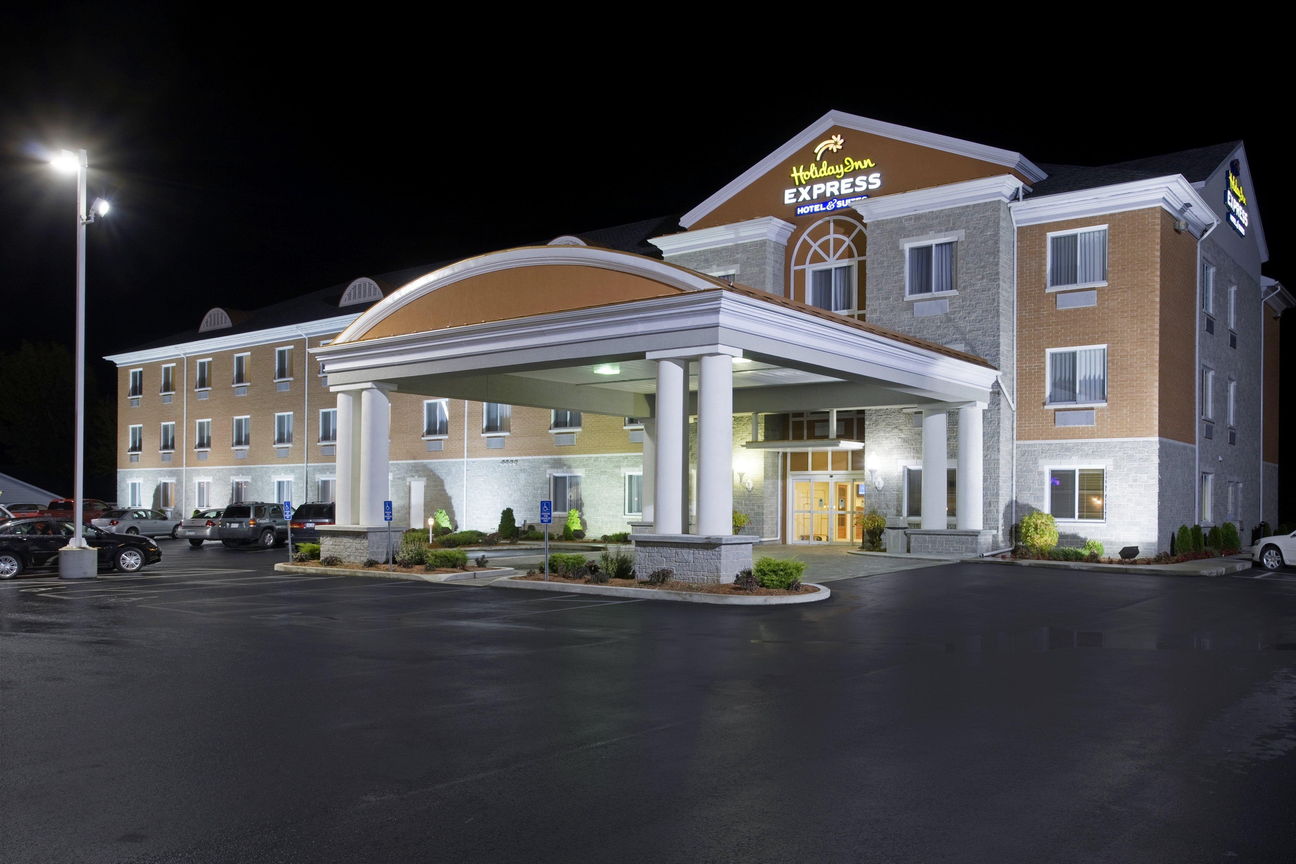 Holiday Inn Express Hotel & Suites 1000 Islands - Gananoque By Ihg Exterior foto