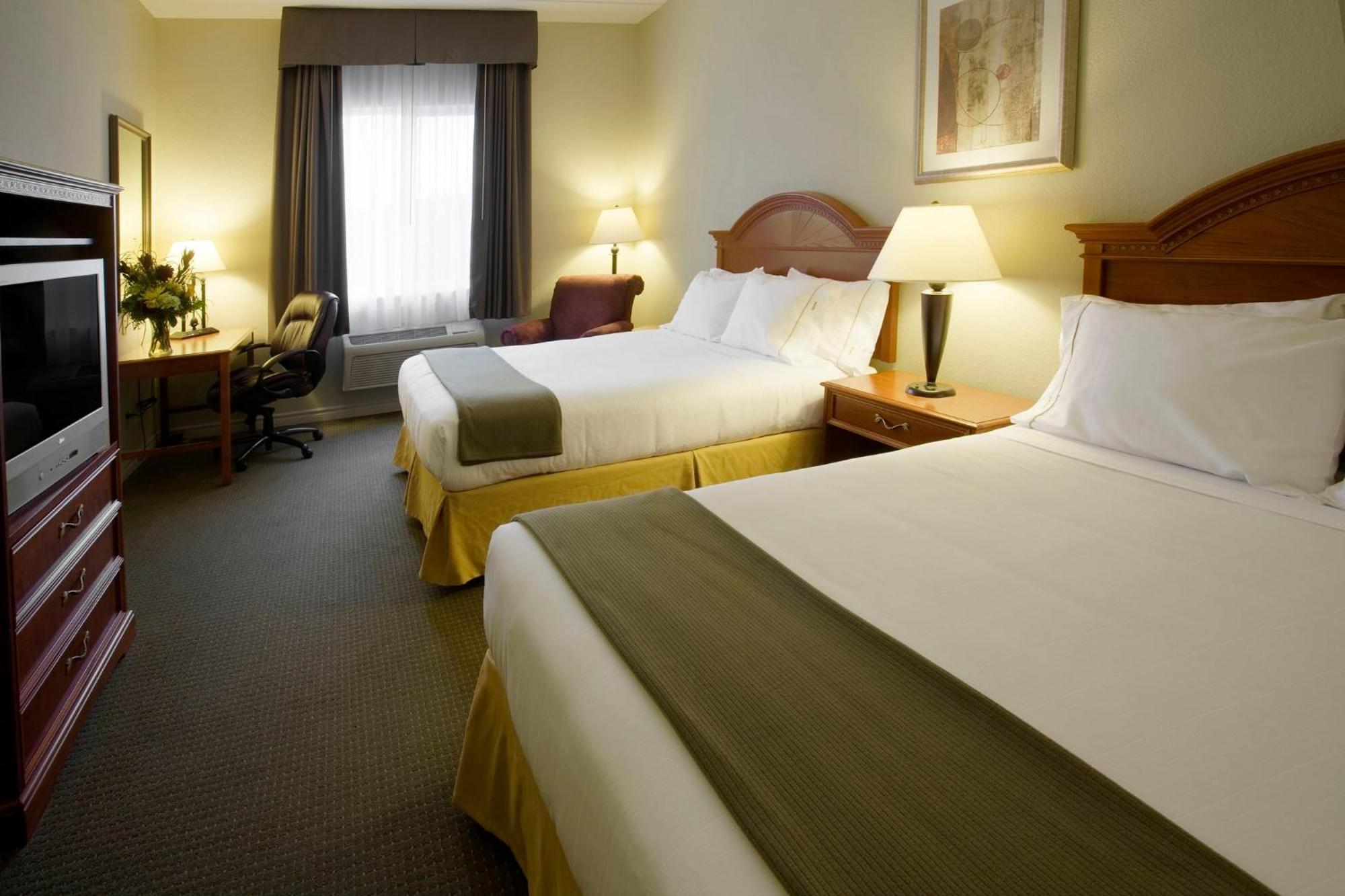 Holiday Inn Express Hotel & Suites 1000 Islands - Gananoque By Ihg Exterior foto