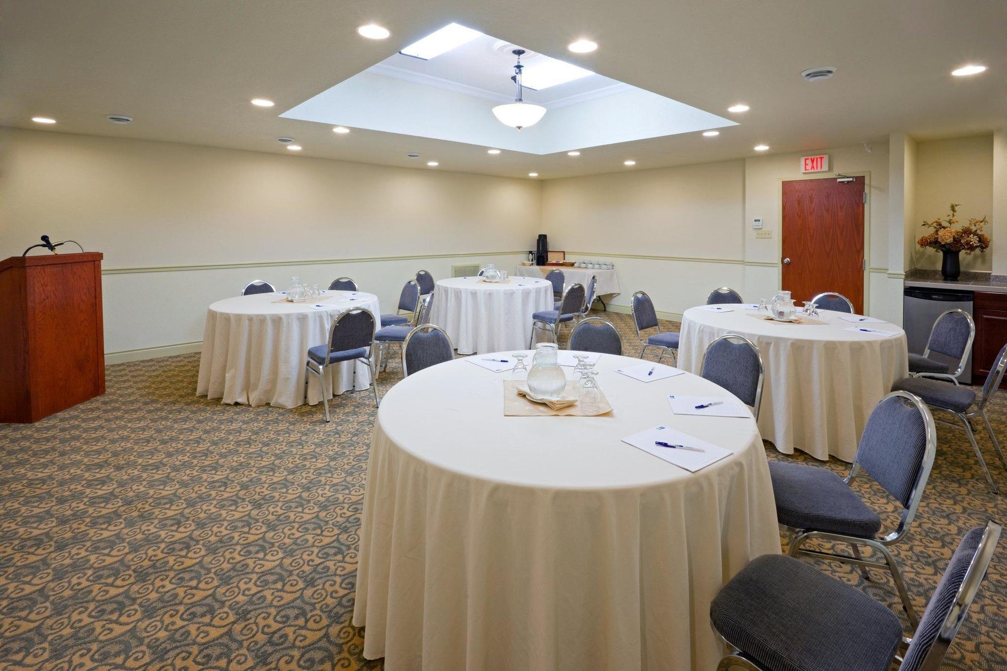 Holiday Inn Express Hotel & Suites 1000 Islands - Gananoque By Ihg Exterior foto