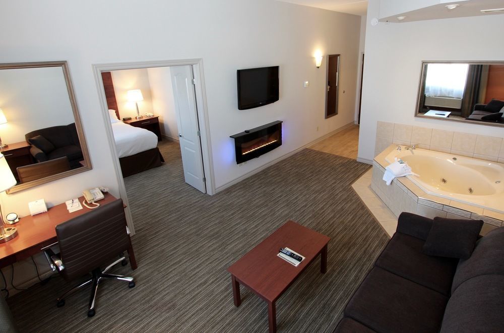 Holiday Inn Express Hotel & Suites 1000 Islands - Gananoque By Ihg Exterior foto