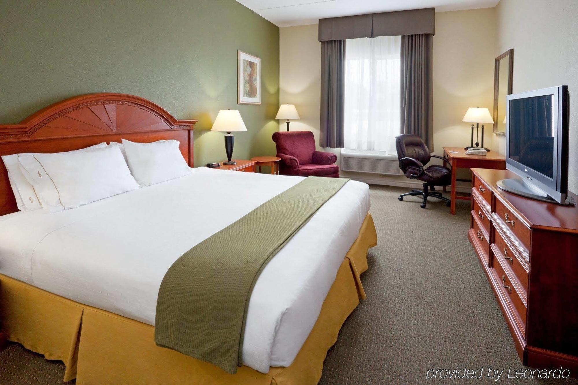 Holiday Inn Express Hotel & Suites 1000 Islands - Gananoque By Ihg Exterior foto