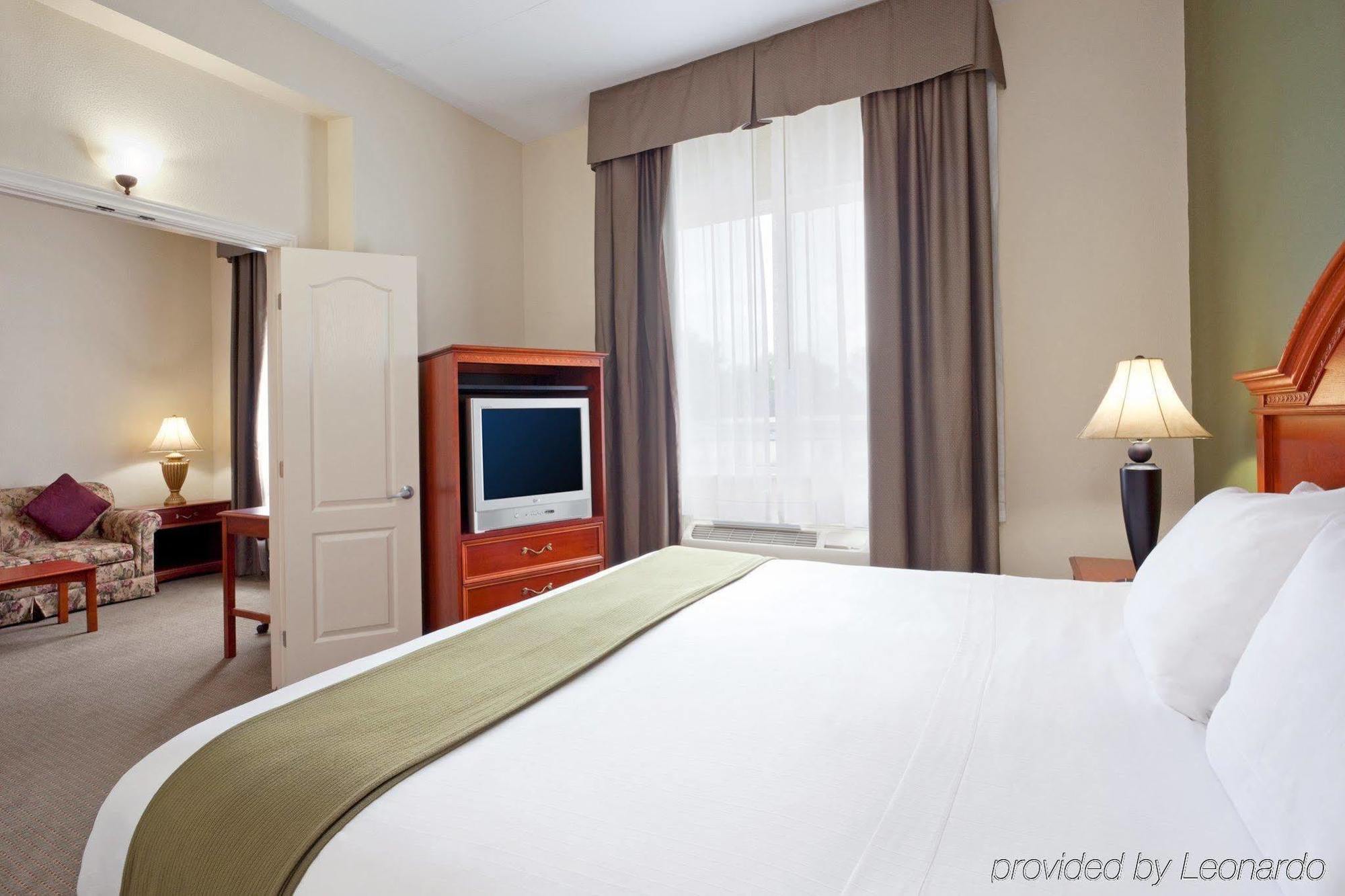 Holiday Inn Express Hotel & Suites 1000 Islands - Gananoque By Ihg Exterior foto